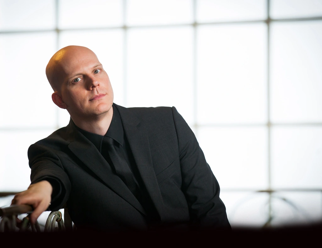 Portrait of Florian Severin in front of a bright window
